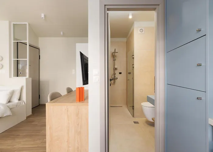 Celine By Halu! Cozy In The Center Vólosz